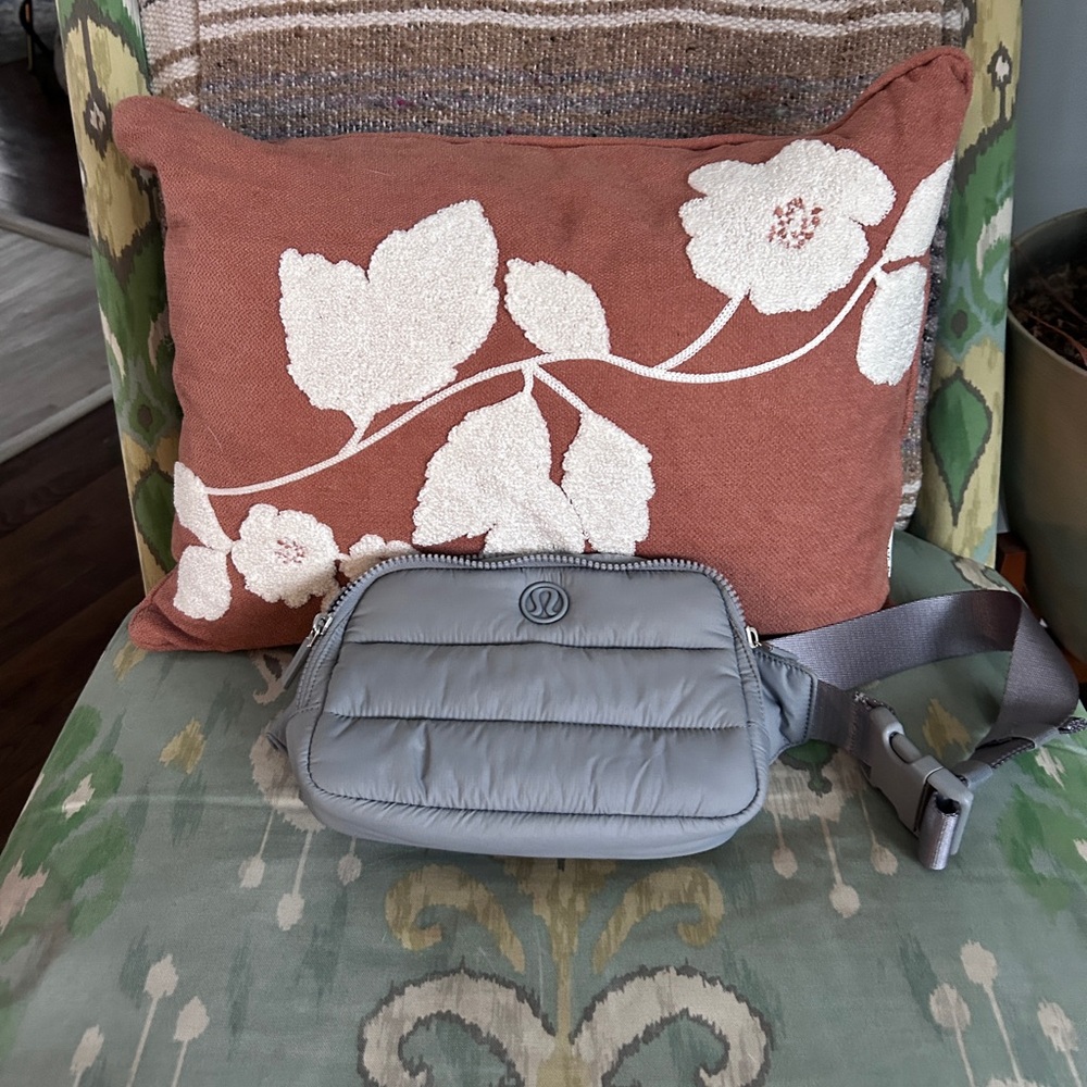 LULULEMON Athletic Gray Quilted Belt Bag/ Fannypack